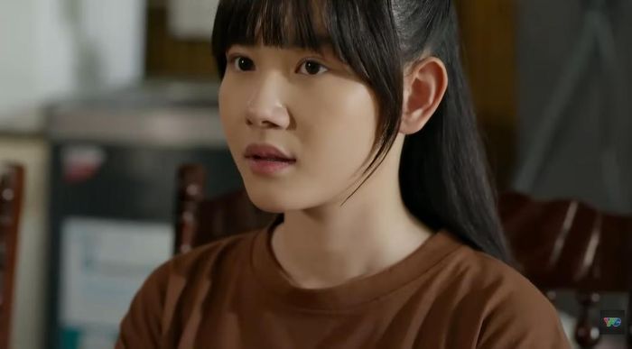 Tuyết Lan phải giấu mẹ chuyện nhóm học có sự tham gia của Cương. Ảnh VTV
