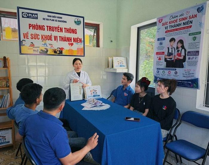 Tại Phòng truyền thông, các em lứa tuổi vị thành niên được cán bộ y tế trực tiếp giải đáp thắc mắc tuổi dậy thì, hướng dẫn kiến thức sinh sản và các kỹ năng tự bảo vệ bản thân.