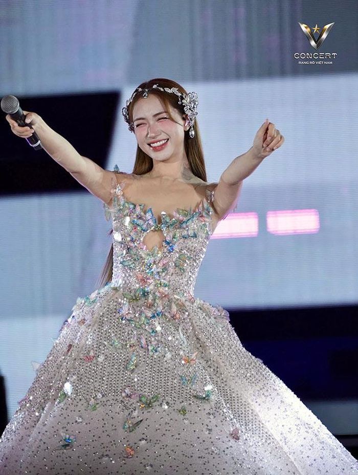 Hà Myo và Hòa Minzy là những Gương mặt trẻ Việt Nam tiêu biểu sẽ tham gia chương trình.