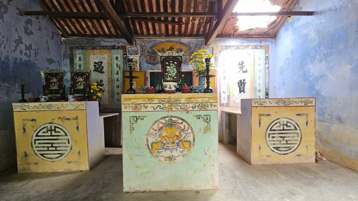 Thông tin đến phóng viên Báo Sức khỏe &amp; Đời sống, UBND phường Phú Xuân cho biết, để đảm bảo an toàn trước mắt và hạn chế tình trạng hư hỏng lan rộng, phường đã giao Trung tâm Dịch vụ sự nghiệp công triển khai các biện pháp sửa chữa nhỏ, chống đỡ tạm thời đối với công trình.