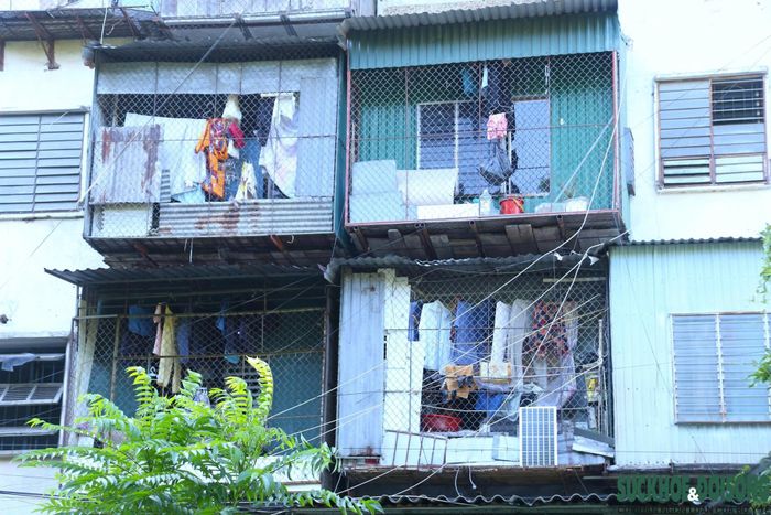 Khoảng 380 hộ dân tại các tòa C2, C3, C4, C5 và C6 hiện vẫn chưa thể di dời do thiếu quỹ nhà tái định cư.