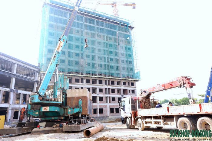 Hai tòa nhà tái định cư CT3A và CT3B đang được xây dựng nhưng tiến độ vẫn chưa đáp ứng kế hoạch đề ra.