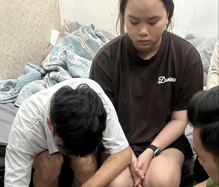 Các đối tượng buôn bán thuốc lá điện tử chứa ma túy Etomidate. Ảnh: CACC.