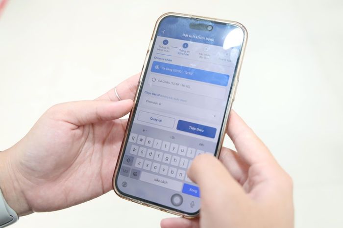 Ứng dụng di động "BV Da liễu TW" hoặc website chính thức của bệnh viện giúp người dân đăng ký khám dễ dàng.