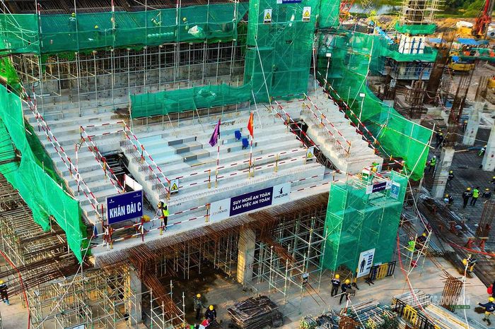 Một phần khán đài C đã xuất hiện rõ nét sau gần 6 tháng thi công.