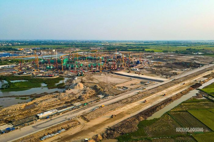 Khu vực sân vận động Hùng Vương nằm tại cửa ngõ phía Nam Hà Nội, thuộc Khu đô thị Thể thao Quốc tế Hà Nội. Đây là công trình có sức chứa 135.000 chỗ ngồi, được khởi công cuối năm 2025 và dự kiến hoàn thành vào năm 2027.