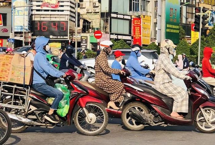Miền Trung nắng nóng gay gắt kéo dài.