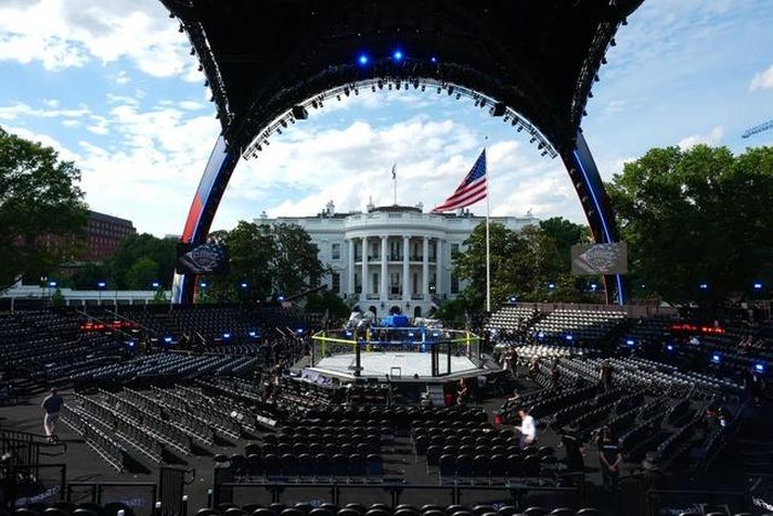 Toàn cảnh sàn đấu và khán đài sự kiện UFC Freedom 250 được tổ chức tại Nhà Trắng. Ảnh: Zuffa LLC