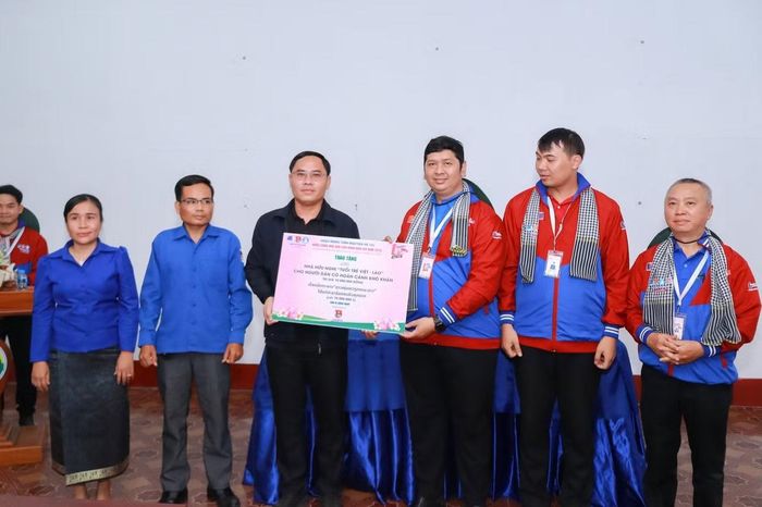 Đoàn TP.HCM trao tặng nhiều công trình thanh niên, phần quà an sinh xã hội cùng các nguồn lực phục vụ cộng đồng đến Tỉnh Đoàn Attapeu.