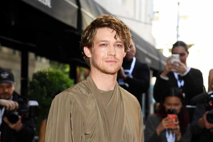 Dù từng có mối tình với Taylor Swift, Joe Alwyn luôn giữ kín đời sống cá nhân.