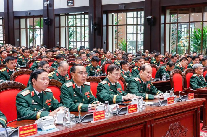 Thượng tướng Bế Xuân Trường - Phó Chủ tịch UBTƯ MTTQ Việt Nam, Bí thư Đảng ủy, Chủ tịch Hội Cựu chiến binh Việt Nam và các đại biểu tham dự Đại hội. Ảnh: Quang Vinh.
