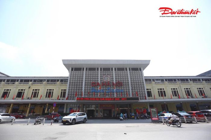 Mới đây, Tập đoàn Vingroup có văn bản gửi Thủ tướng, Bộ trưởng Bộ Xây dựng và Chủ tịch UBND TP Hà Nội đề xuất việc di dời đoạn đường sắt quốc gia ga Hà Nội - Ngọc Hồi, phục vụ triển khai dự án Trục không gian quốc lộ 1A gắn với chỉnh trang và tái thiết đô thị.