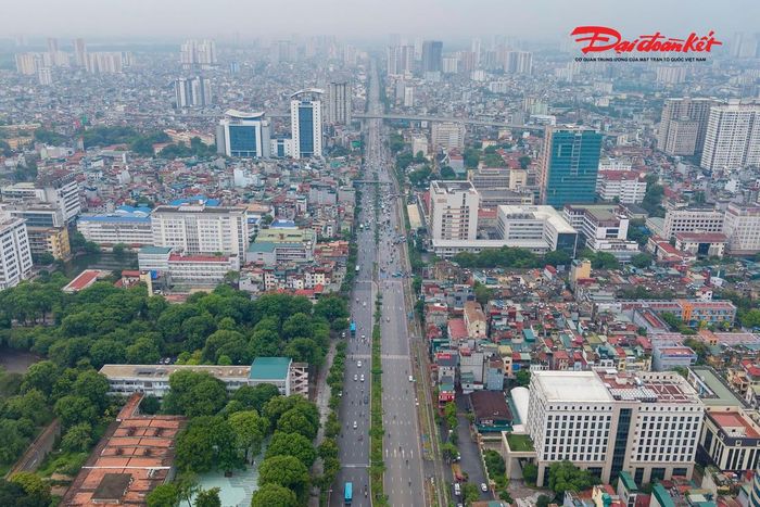 Từ ga Văn Điển đến ga Ngọc Hồi, tuyến đường sắt chạy song song với quốc lộ 1. Hiện đoạn đường này đã được mở rộng lên 8 làn xe.