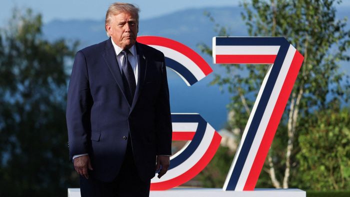 Tổng thống Mỹ Donald Trump đến dự Hội nghị Thượng đỉnh G7 ở Pháp ngày 15-6. Ảnh: AFP