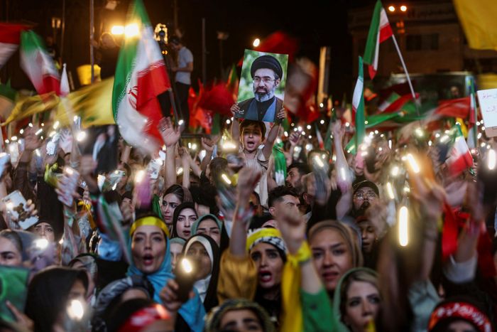  Iran có thể khẳng định họ đã đứng vững trước sức ép quân sự. Ảnh: Majid Asgaripour/ WANA.