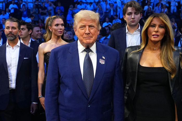  Barron Trump ngồi phía sau cha mẹ mình trong sự kiện tại Nhà Trắng hôm 14/6. Ảnh: Jeff Bottari/Zuffa LLC. 