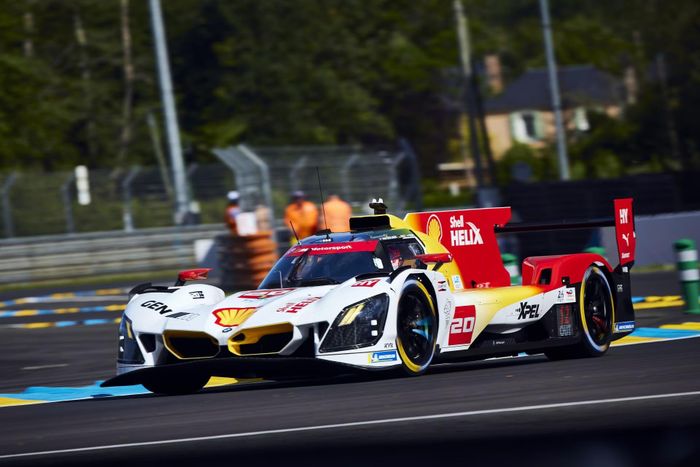  Chiếc Toyota TR010 Hybrid do tay đua Kamui Kobayashi cầm lái vượt qua vạch đích trước Robin Frijns trên chiếc BMW M Hybrid V8 số 20 với khoảng cách chỉ 10,913 giây. 