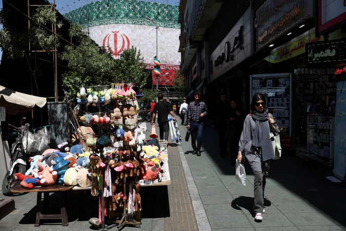  Đường phố Tehran ngày 15/6. Ảnh: Reuters. 