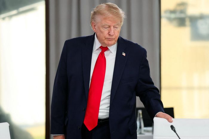 Tổng thống Mỹ Donald Trump tham dự bữa trưa với các nhà lãnh đạo G7 và Trung Đông bên lề Hội nghị Thượng đỉnh G7 tại Evian-les-Bains, Pháp, ngày 16/6. Ảnh: Reuters.