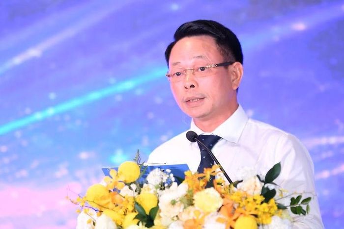 Nhà báo Phùng Công Sưởng, Tổng Biên tập Báo Tiền Phong phát biểu tại buổi lễ công bố chương trình