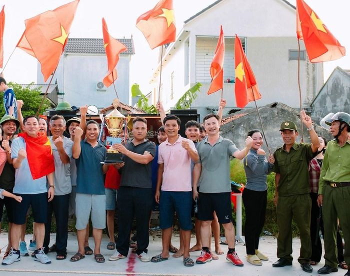 Trận kéo co diễn ra đầy kịch tính với tinh thần thi đấu đoàn kết và quyết tâm. Ảnh: Anh Duy
