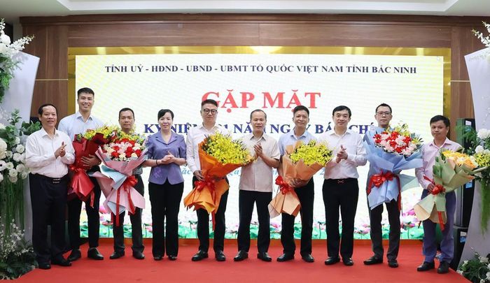 Lãnh đạo tỉnh Bắc Ninh chúc mừng đại diện các cơ quan báo chí Trung ương có văn phòng thường trú đóng trên địa bàn tỉnh