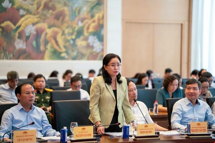 Thứ trưởng Trịnh Thị Thủy báo cáo tại Hội nghị