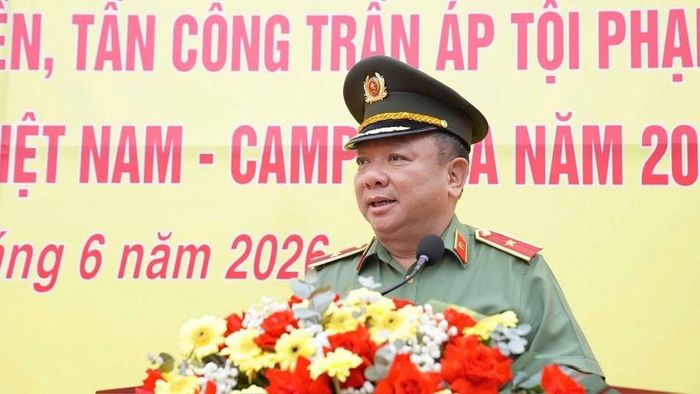 Thiếu tướng Lê Quang Nhân - Giám đốc Công an tỉnh Gia Lai phát biểu giao nhiệm vụ tại lễ ra quân