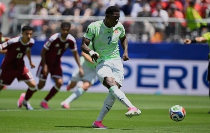 Tiền đạo Breel Embolo sút phạt đền mở tỷ số cho Thụy Sĩ trong trận gặp Qatar ở bảng B World Cup 2026 trên sân Levi's, thành phố Santa Clara, bang California, Mỹ ngày 13.6. Ảnh: AP