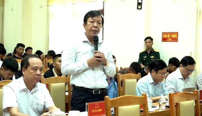 Đại diện các sở, ngành giải đáp những vấn đề liên quan đến chính sách hỗ trợ thanh niên sau khi hoàn thành nghĩa vụ quân sự