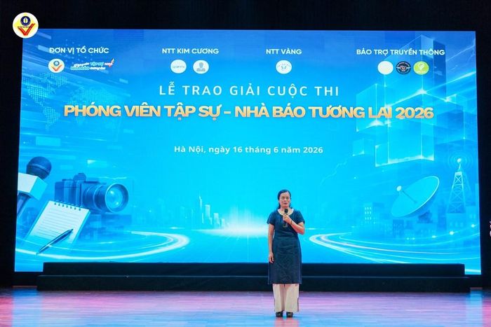 TS. Đỗ Thị Thu Thủy, Trưởng Khoa Viết văn, Báo chí phát biểu tại cuộc thi