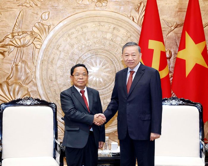 Tổng Bí thư, Chủ tịch nước Tô Lâm tiếp Ủy viên Bộ Chính trị, Phó Thủ tướng, Bộ trưởng Bộ Tư pháp Lào Khamphan Phommathat. Ảnh: Thống Nhất – TTXVN