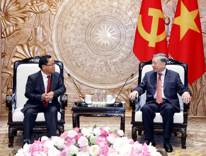 Tổng Bí thư, Chủ tịch nước Tô Lâm tiếp Ủy viên Bộ Chính trị, Phó Thủ tướng, Bộ trưởng Bộ Tư pháp Lào Khamphan Phommathat. Ảnh: Thống Nhất – TTXVN