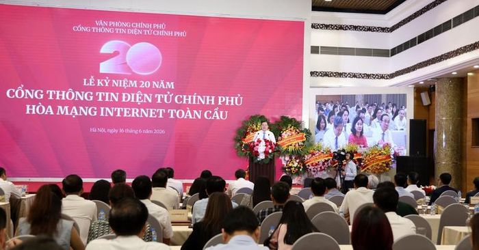 Phó Thủ tướng Thường trực Chính phủ Phạm Gia Túc đánh giá cao sự đổi mới mạnh mẽ của Cổng TTĐT Chính phủ thời gian qua - Ảnh: VGP/Đức Tuân