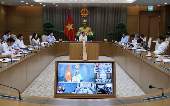 Phó Thủ tướng Thường trực Phạm Gia Túc làm việc về tình hình triển khai dự án đường sắt Lào Cai - Hà Nội - Hải Phòng - Ảnh: VGP/Phương Nguyên