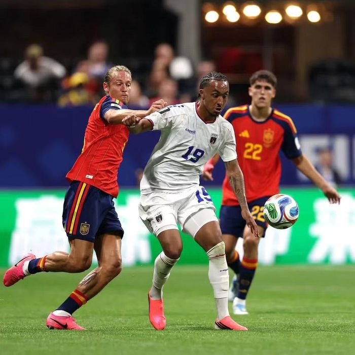Cape Verde chơi đầy quả cảm trước sức ép từ các ngôi sao đắt giá của Tây Ban Nha. (Ảnh: FIFA)