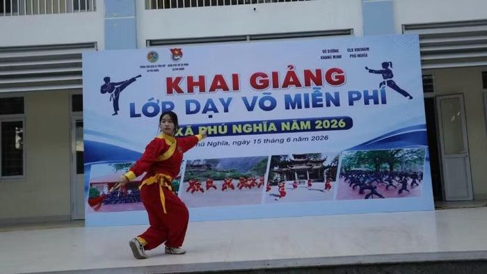 Võ sinh võ đường Khang Ninh biểu diễn tại buổi lễ.