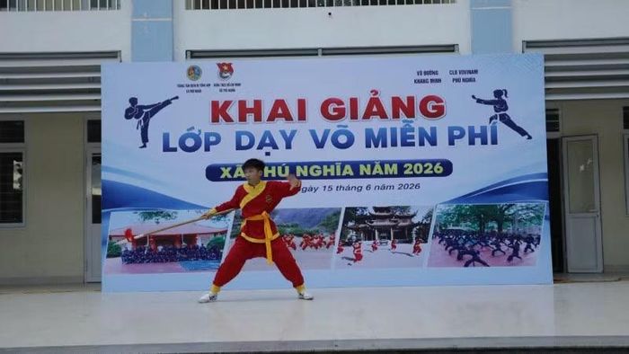 Võ sinh võ đường Khang Ninh biểu diễn tại buổi lễ.