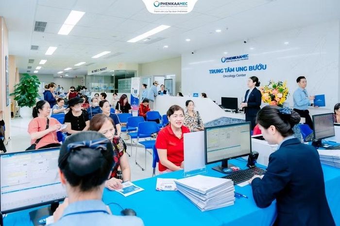Các chuyên gia nhận định việc khám sức khỏe định kỳ không chỉ giúp phát hiện sớm ung thư mà còn giúp xác định những người thuộc nhóm nguy cơ cao để có kế hoạch theo dõi và tầm soát phù hợp.