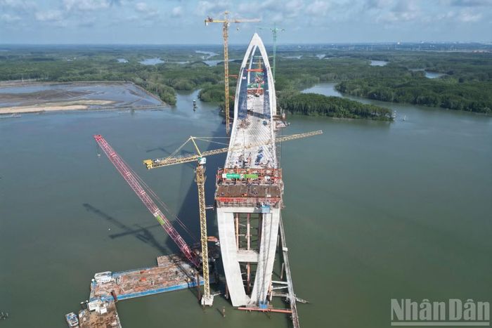 Cầu Phước An được thiết kế với khổ thông thuyền rộng 135m và tĩnh không 55m, cho phép tàu trọng tải đến 30.000 DWT lưu thông thuận lợi trên luồng hàng hải quốc tế sông Thị Vải.