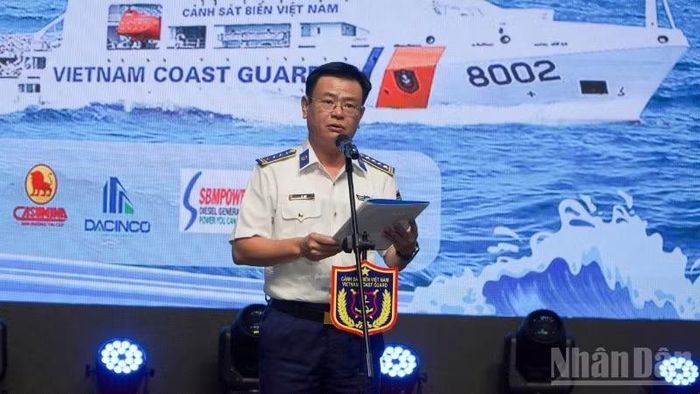 Đại tá Lê Huy, Chính ủy Bộ Tư lệnh Vùng Cảnh sát biển 2 phát biểu tại cuộc thi.