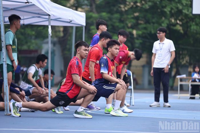 Các môn thi năng khiếu gồm: Hát và Thẩm âm - Tiết tấu, Lý thuyết âm nhạc cơ bản - Đọc nhạc, Hình họa, Trang trí, Bật xa, Chạy 100m, Kể chuyện và đọc diễn cảm