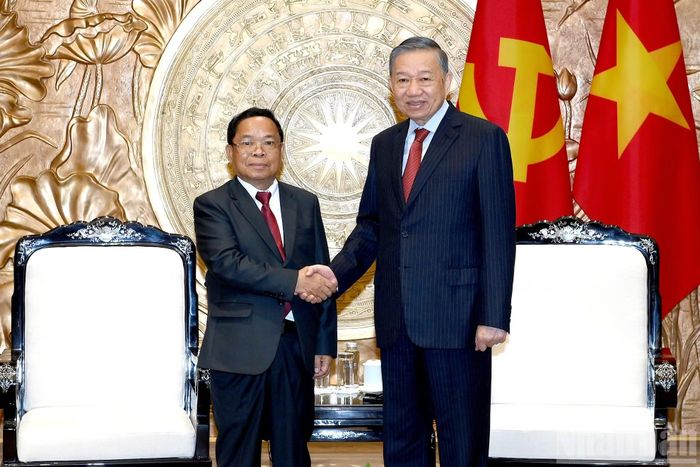 Tổng Bí thư, Chủ tịch nước Tô Lâm và Phó Thủ tướng, Bộ trưởng Tư pháp Lào Khamphan Phommathat tại cuộc tiếp.
