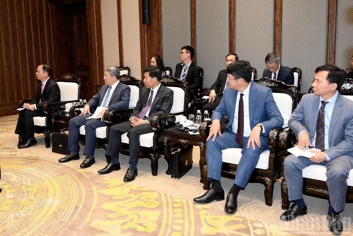 Các đại biểu tham dự cuộc tiếp.