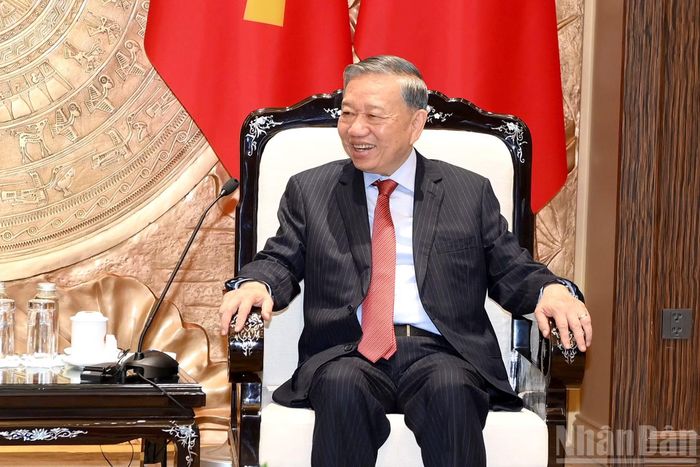 Tổng Bí thư, Chủ tịch nước Tô Lâm phát biểu tại cuộc tiếp Phó Thủ tướng, Bộ trưởng Tư pháp Lào Khamphan Phommathat.