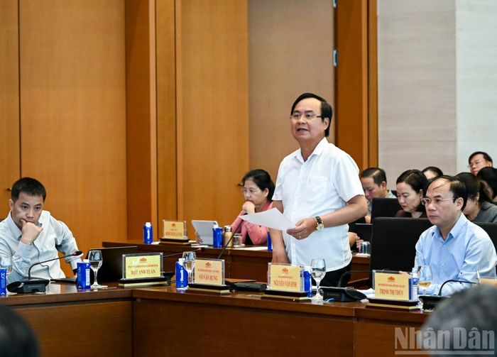 Thứ trưởng Nông nghiệp và Môi trường Võ Văn Hưng tham luận tại hội nghị. (Ảnh: DUY LINH)