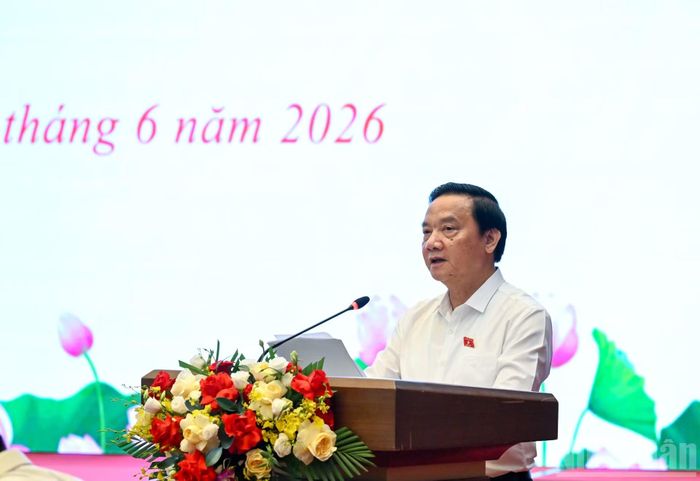 Phó Chủ tịch Quốc hội Nguyễn Khắc Định phát biểu khai mạc và quán triệt nội dung Kết luận số 17-KL/TW. (Ảnh: DUY LINH)