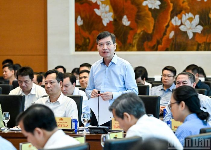 Thứ trưởng Tài Chính Tạ Anh Tuấn tham luận tại hội nghị. (Ảnh: DUY LINH)