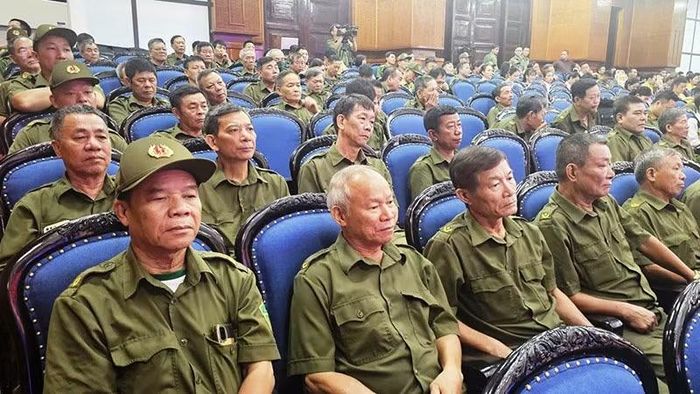 Lực lượng tham gia bảo vệ an ninh, trật tự cơ sở xem các đội thể hiện nội dung thi.