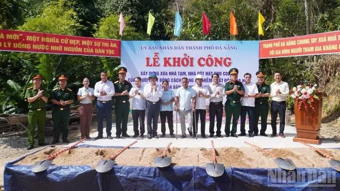 Đà Nẵng khởi công xóa nhà tạm, nhà dột nát cho gia đình ông A Lăng Ke.